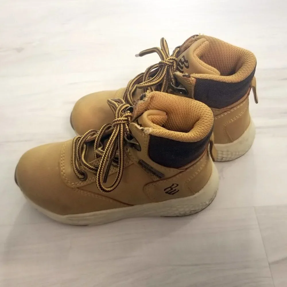 RU RocaWear Boys Ronny Faux Leather Boots Size 9